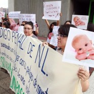 La iniciativa de reforma al artículo 1 de la Constitución del Estado de Nuevo León obstaculiza la protección de los derechos de las mujeres.