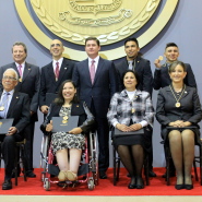 Premio al Mérito Cívico entregado a la Directora de CADHAC. Reconoce la lucha de los familiares de desaparecidos en Nuevo León.