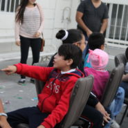 Traen juguetes y alegría a niños y niñas con familiares desaparecidos