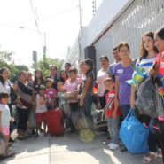 NIÑOS Y NIÑAS AL ENCUENTRO CON SUS MADRES