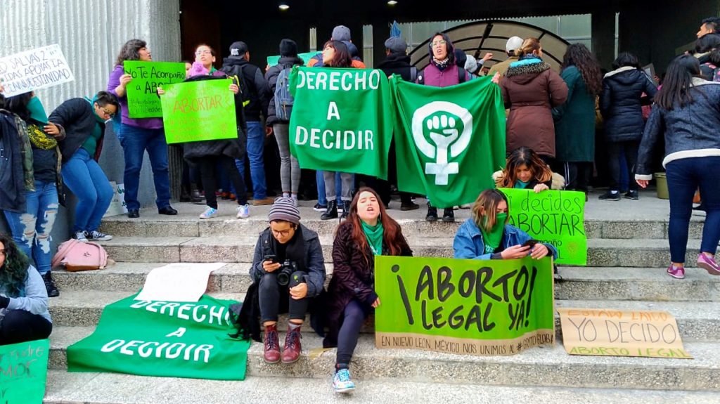 Violentados derechos humanos de las mujeres por reforma a la Constitución